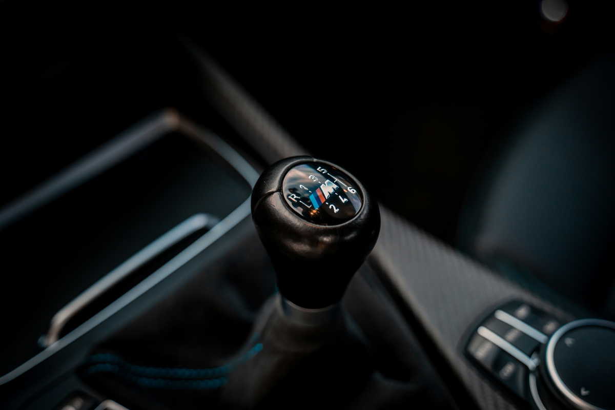 Manual vs. Automatic: Why Real Drivers Still Choose Three Pedals