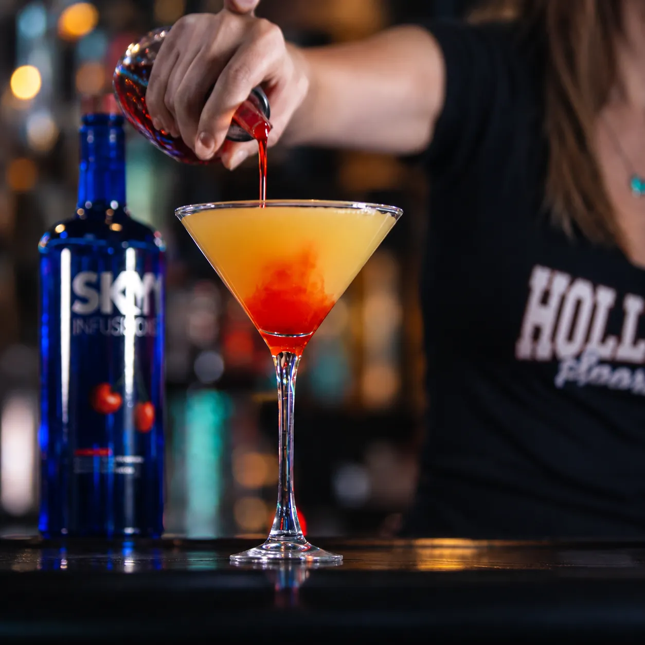 Bartender pouring a cocktail at Hollywood Diner