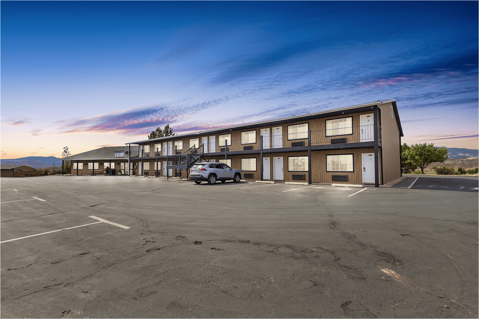 Torrey Utah hotel exterior at Broken Spur Inn & Steakhouse near Capitol Reef