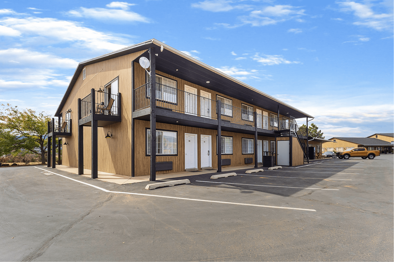Outside view of Broken Spur Inn & Steakhouse in Torrey Utah