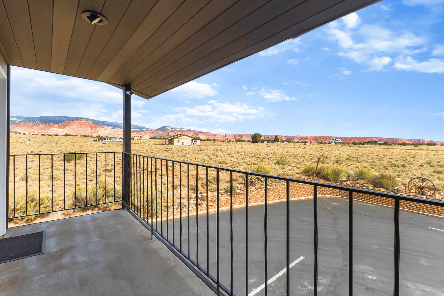 Wide exterior view of Broken Spur Inn & Steakhouse near Capitol Reef National Park