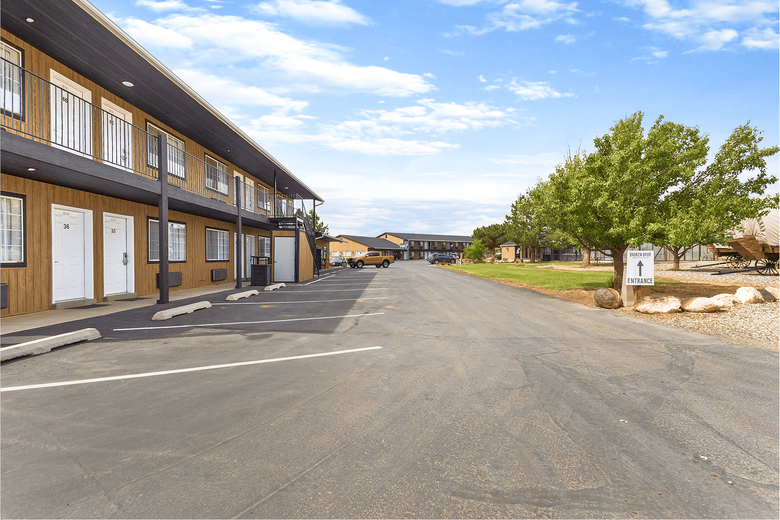 Wide exterior view of Broken Spur Inn & Steakhouse in Torrey Utah