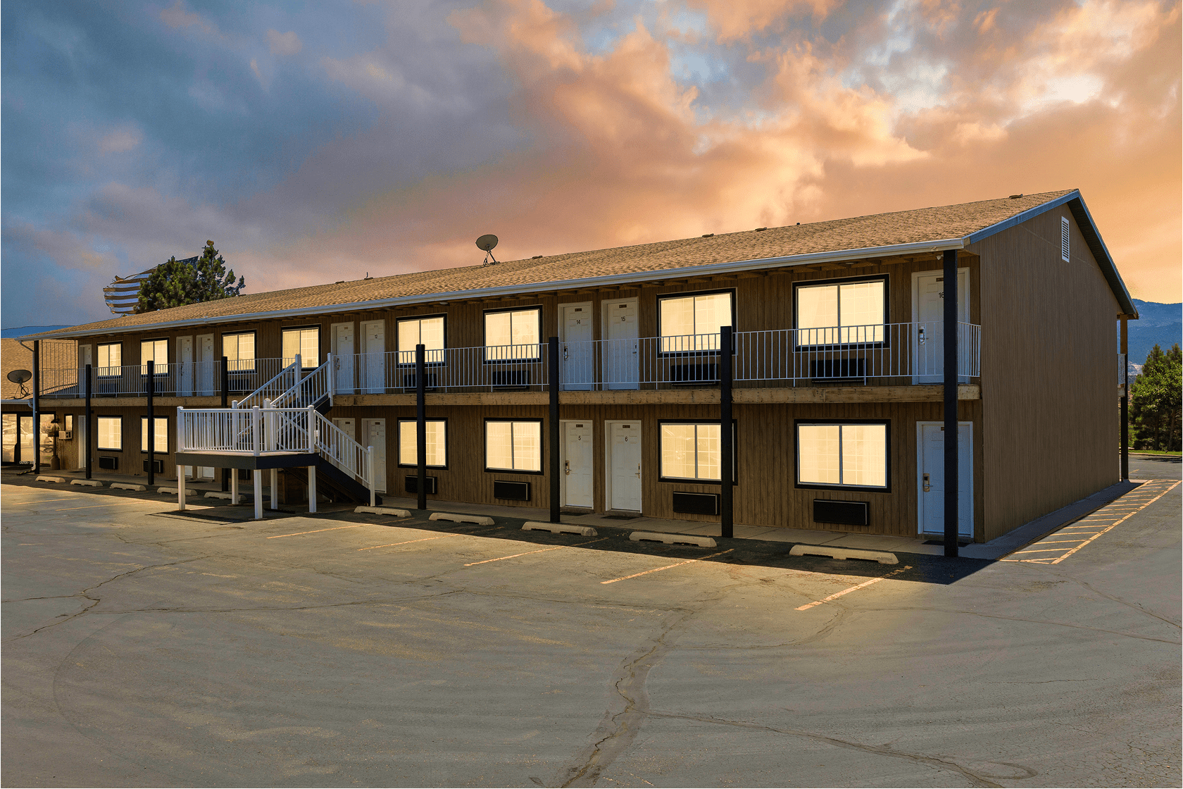 Exterior of Broken Spur Inn & Steakhouse at sunset near Capitol Reef National Park