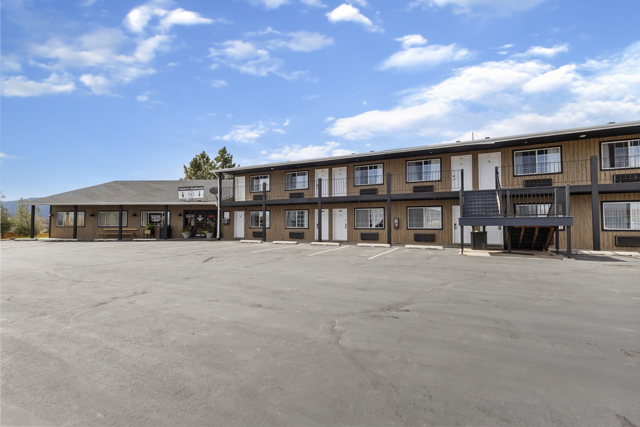 Exterior of the Broken Spur Inn and Steakhouse with guest rooms and parking area in Torrey, Utah