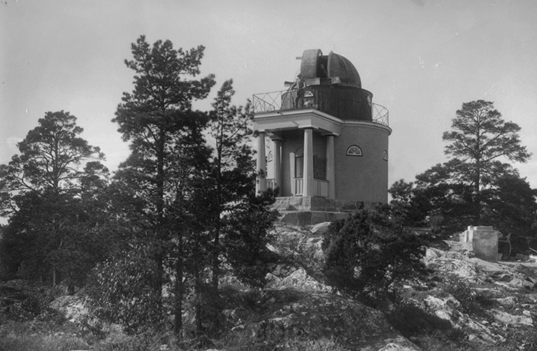 Bild på ett bibliotek som symboliserar stipendiuer och understöd