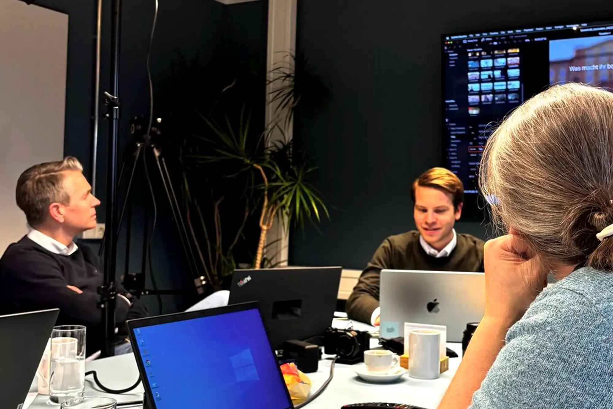 Foto von einem Meeting von JOH Media
