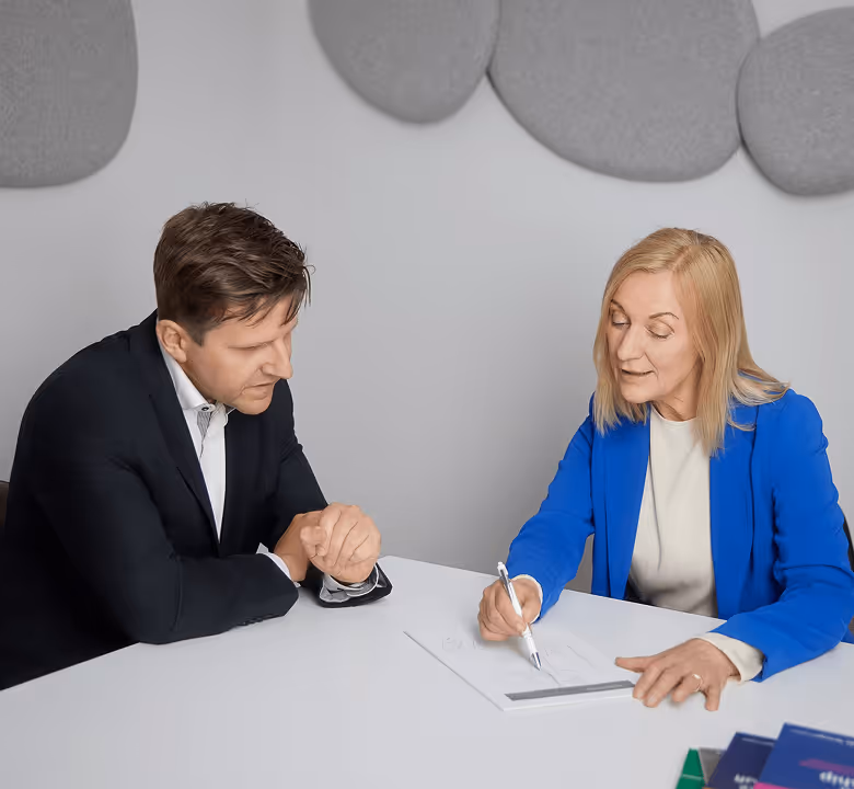 Dr. Kappe im Gespräch mit einem Klienten