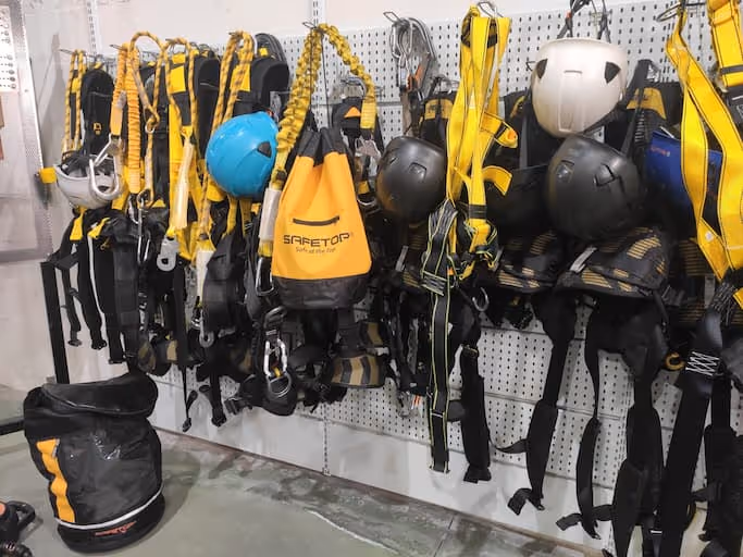 SAFETOP | Equipos certificados para trabajos en altura - EASTAV