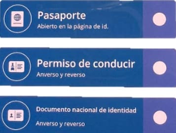 Tres documentos de identificación: pasaporte, permiso de conducir, documento nacional identidad