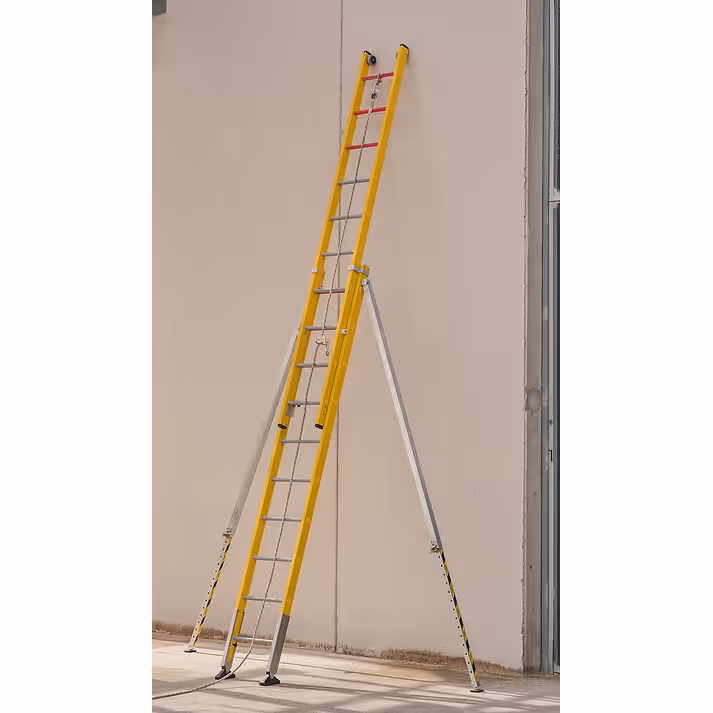 Escalera de seguridad para trabajos en fachada de Fibermad