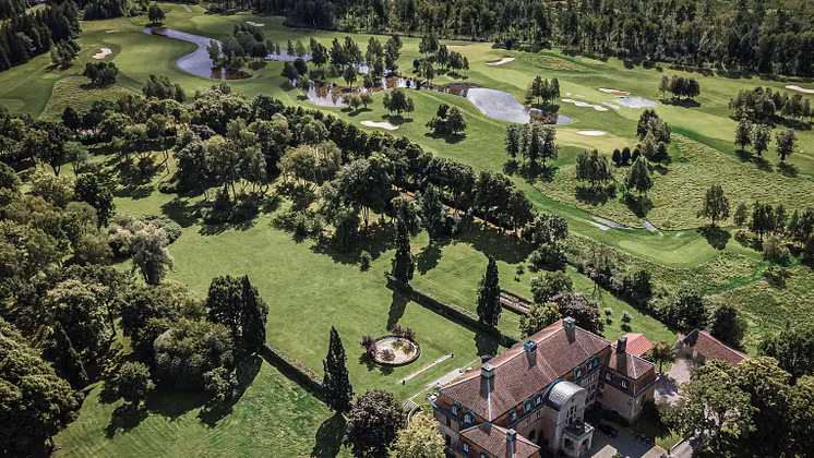 Bjertorps slott och golfbana