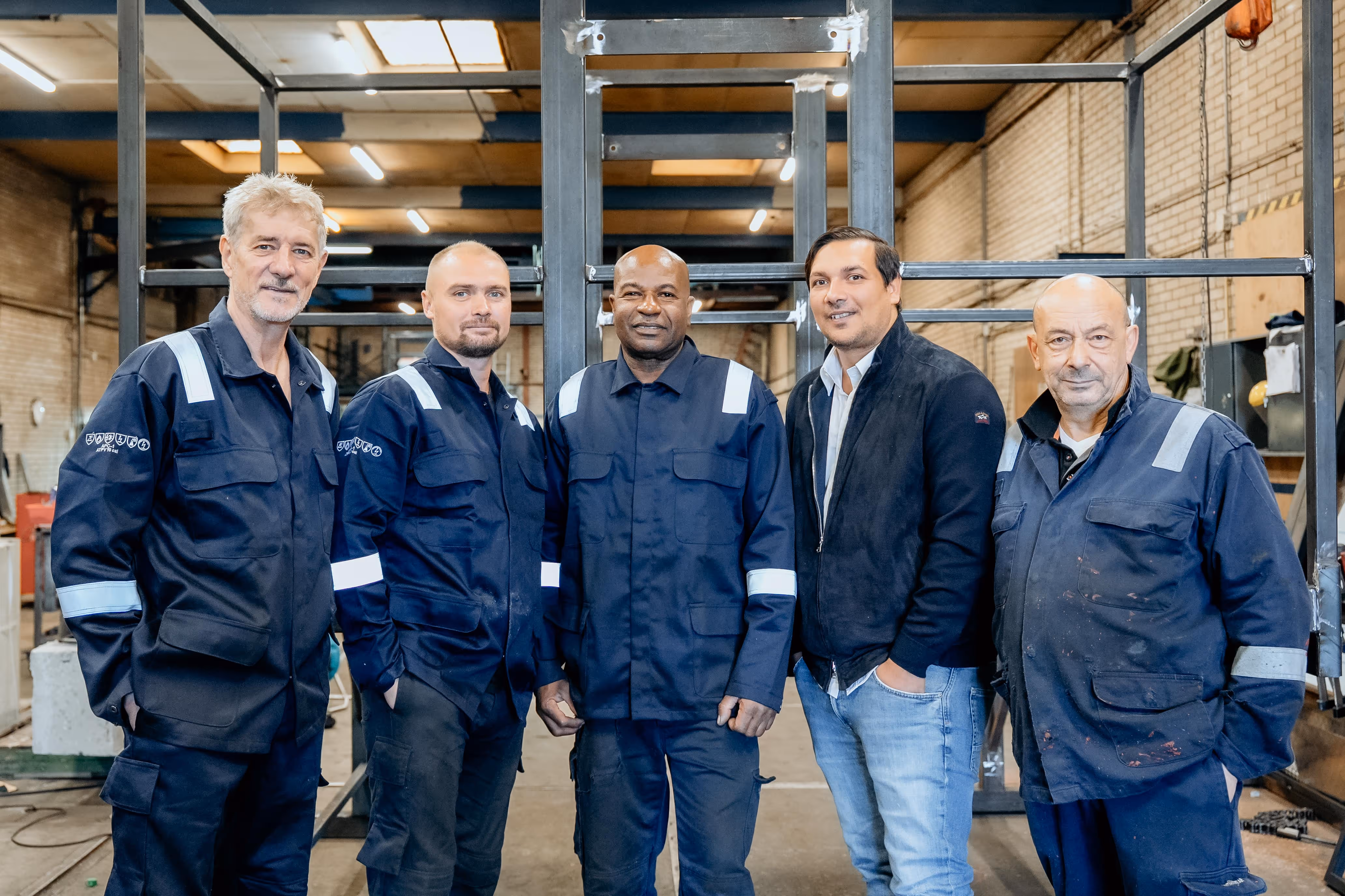 Team Of Cargo Lift System Lift