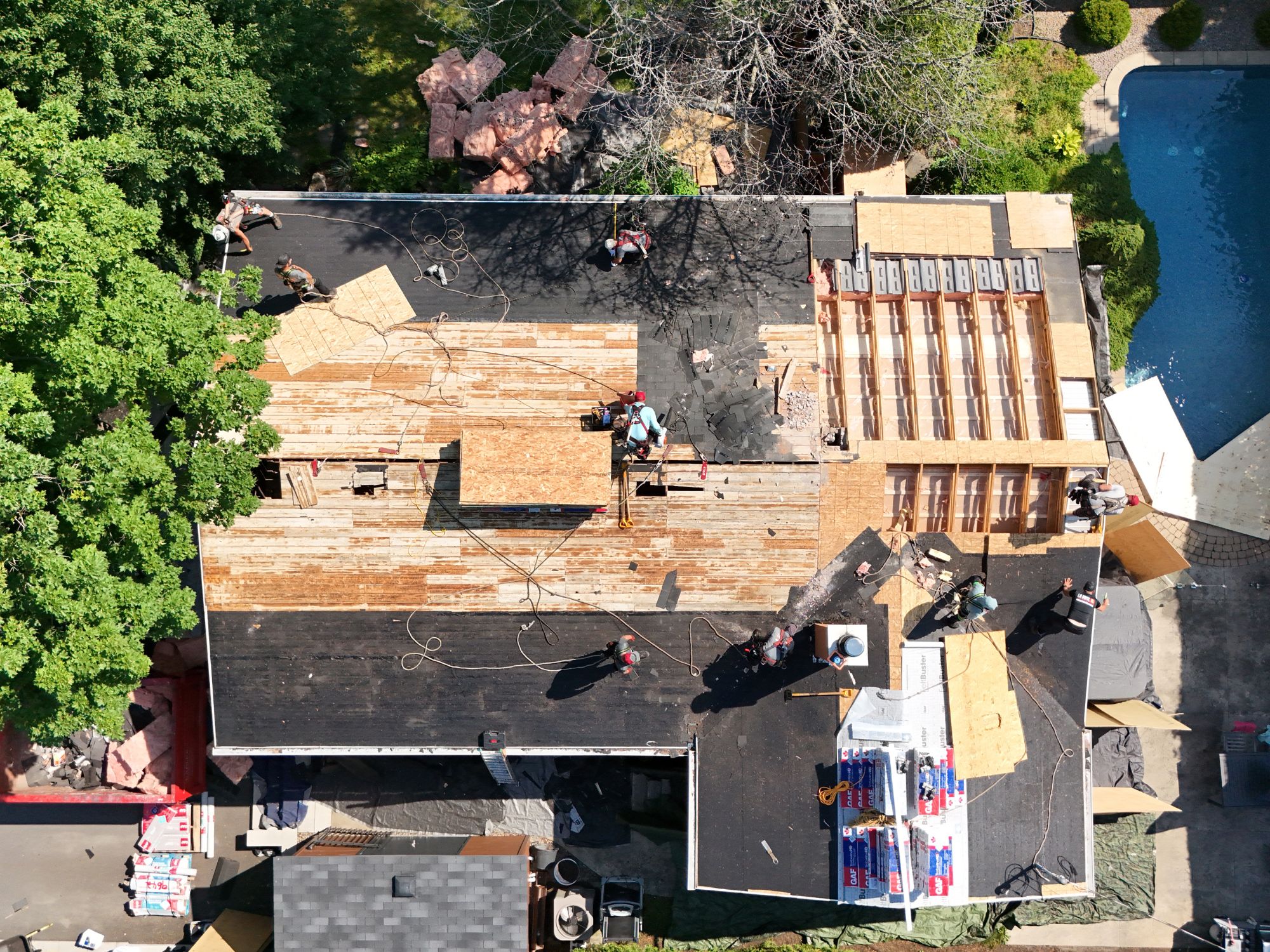 Maison avec la toiture retirée