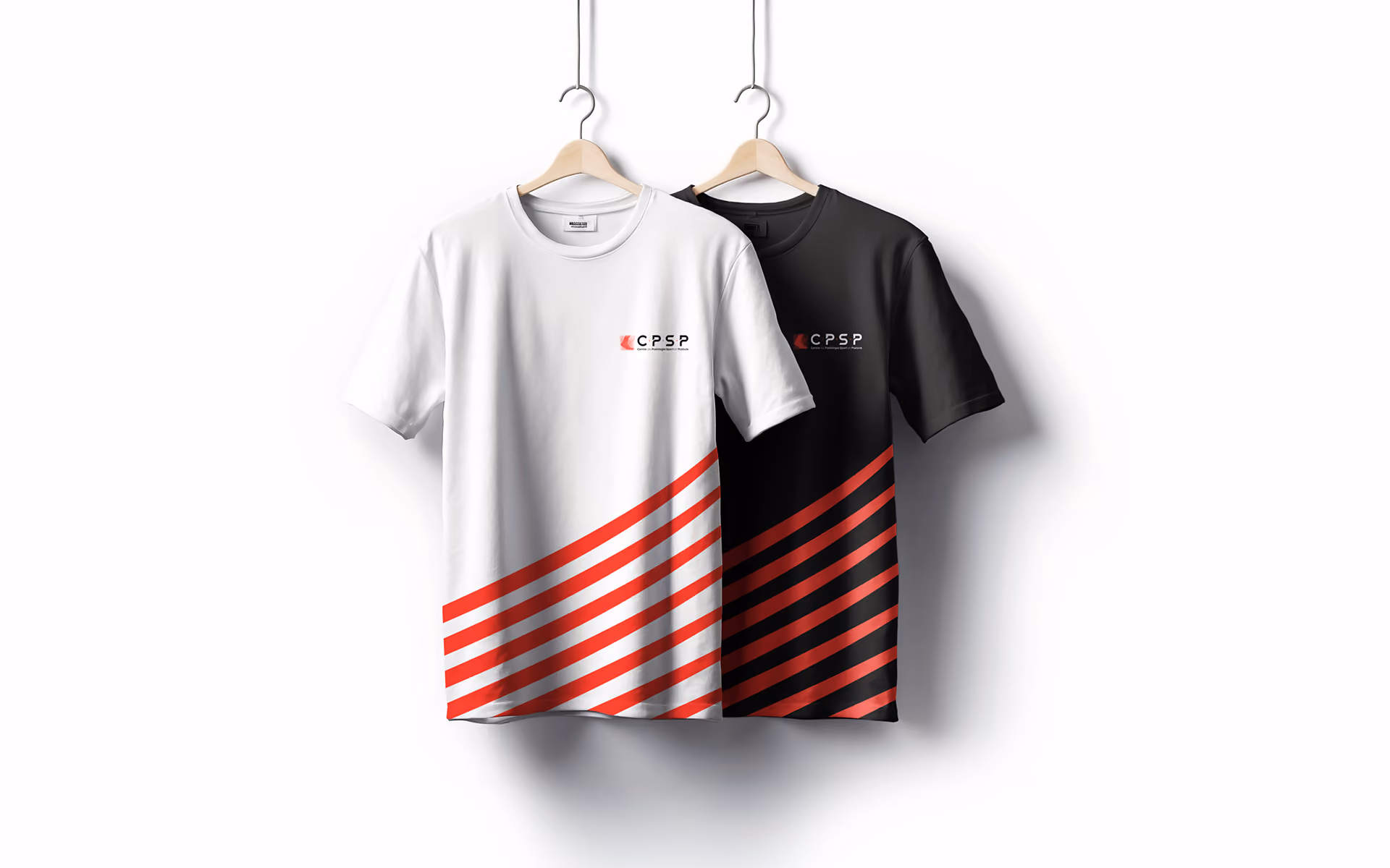 Deux t-shirts brandés aux couleurs du Centre de Podologie du Sport et Posture