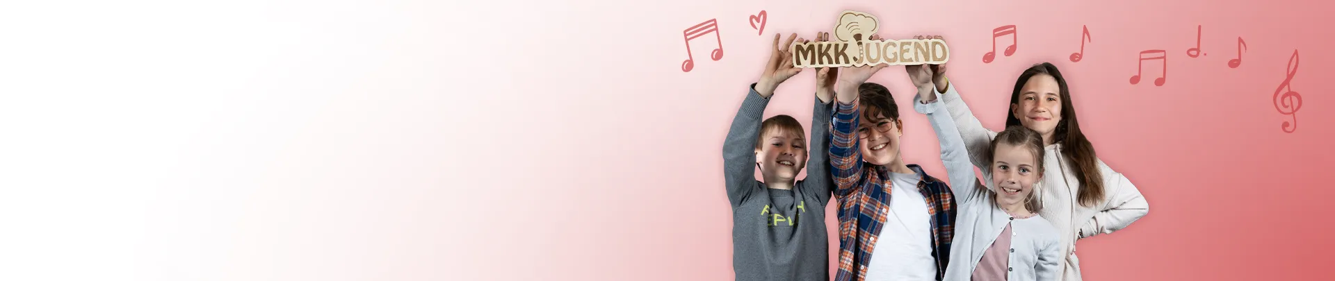 Bläserklasse Kiefersfelden - Erste Musikerfahrungen:
Vier Kinder vor rotem Verlauf mit Notensymbolen halten gemeinsam ein MKK Jugend Schild in die Höhe.