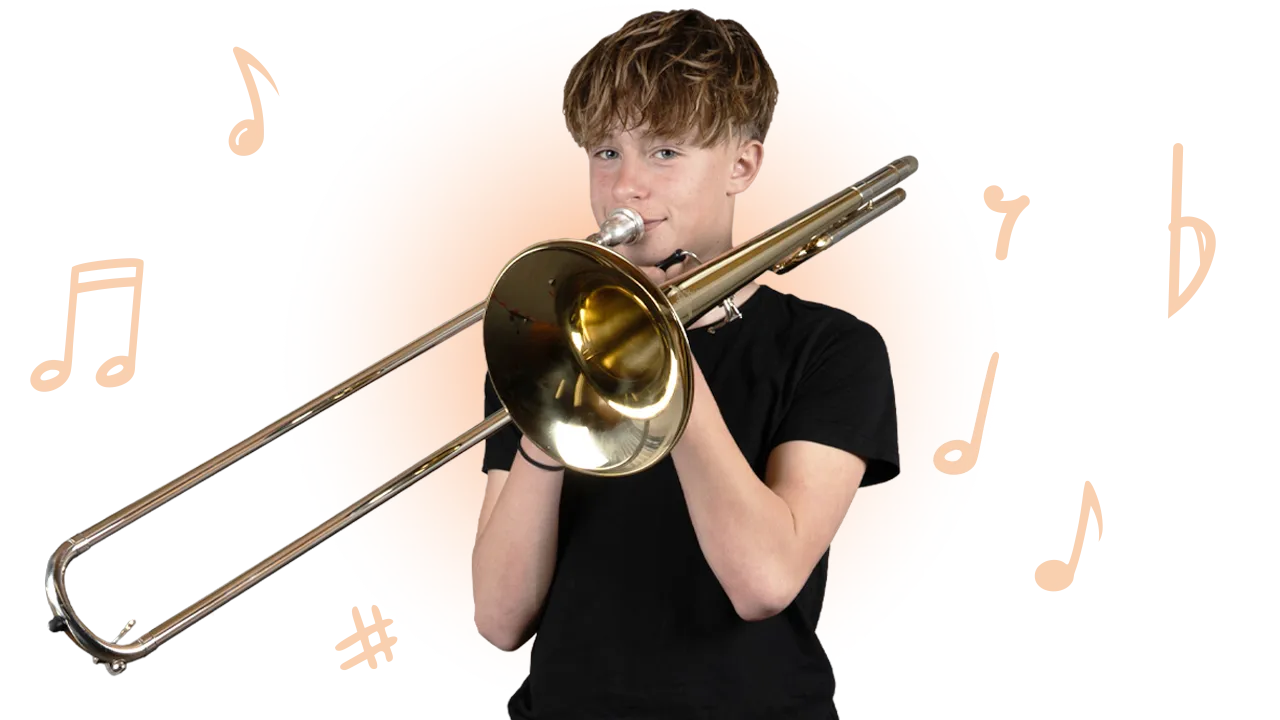 Ein Junge mit Posaune vor orangem Verlauf mit Notensymbolen.