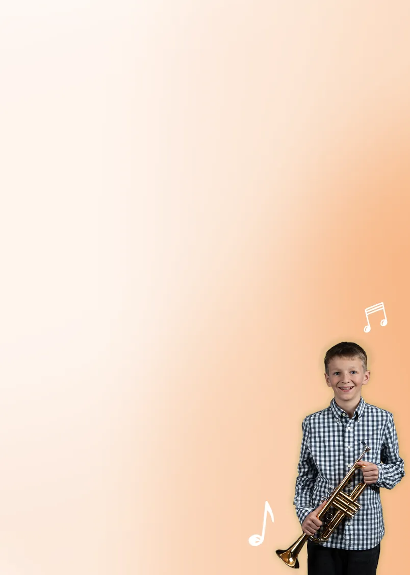 Musikunterricht MKK Jugend:
Ein Kind mit Trompeten vor orangem Verlauf mit Notensymbolen.