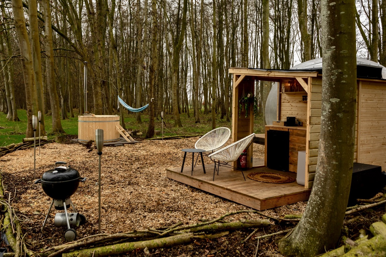 Buitenkeuken en bbq in een bos