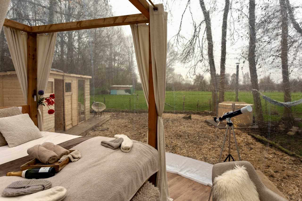 image of a bakery storefront