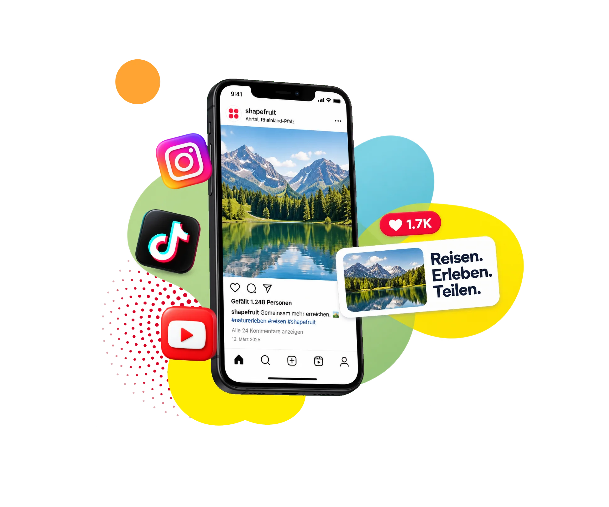 Smartphone zeigt Instagram-Beitrag mit einem Landschaftsbild von Bergen, Wald und See, daneben Symbole von Instagram, TikTok und YouTube, und ein Textfeld mit der Aufschrift ‚Reisen. Erleben. Teilen.‘ und einem Like-Zähler mit 1,7K.