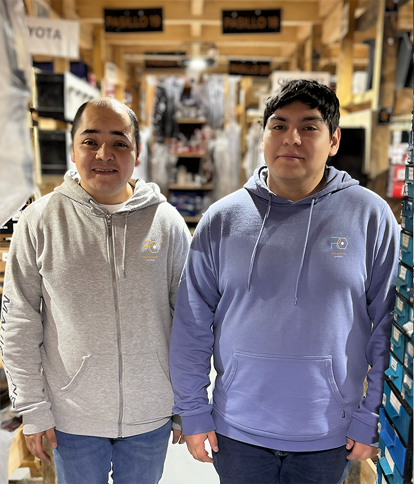 Equipo de bodega en repuestos osorno