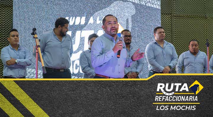 Foto grupal de la Noche de Lucha Libre en Monterrey, organizado por Grupo Morsa