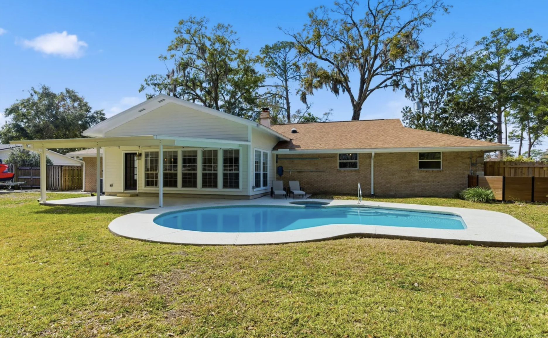 Solar-ready home for sale in Florida with roof suitable for solar installation