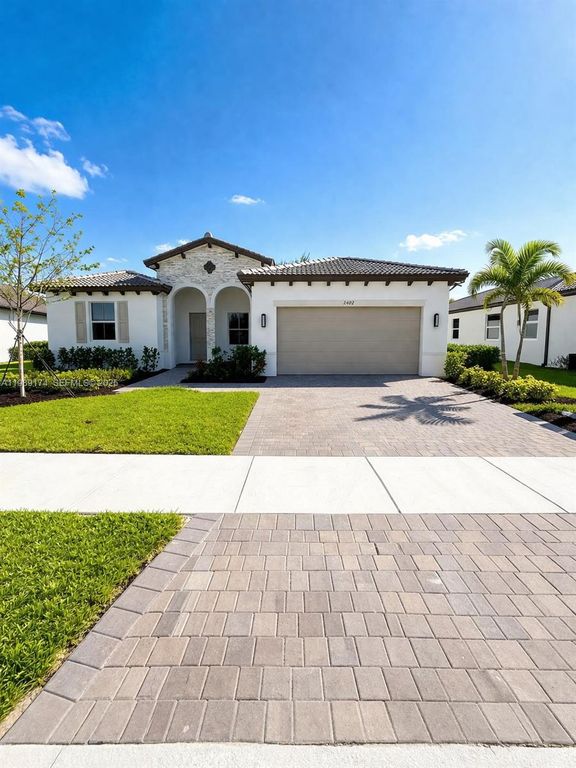 Solar-ready home for sale in Florida with roof suitable for solar installation