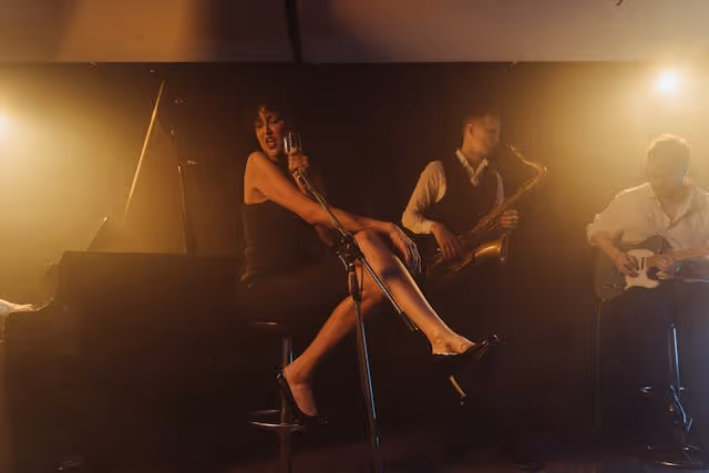 The woman sings jazz.