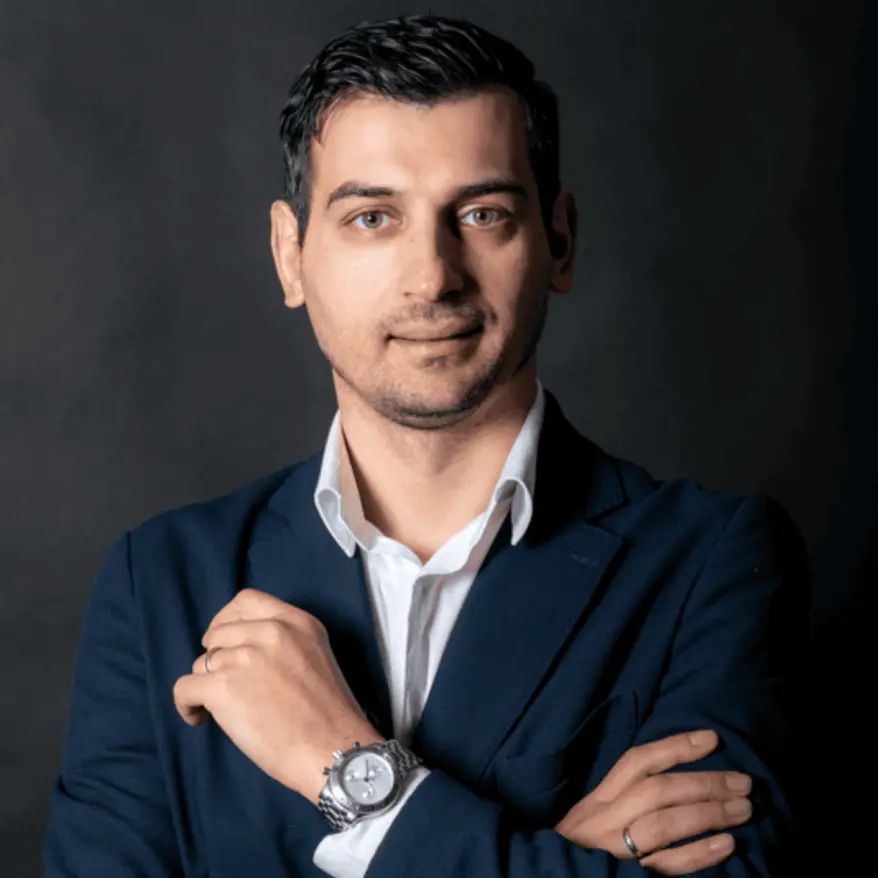 Ennio Cuteri Co-Fondatore e CTO Fluence Group ltd e Infrastrutture AI prima azienda di Licenziamento al Mondo chi siamo persone e dipendenti