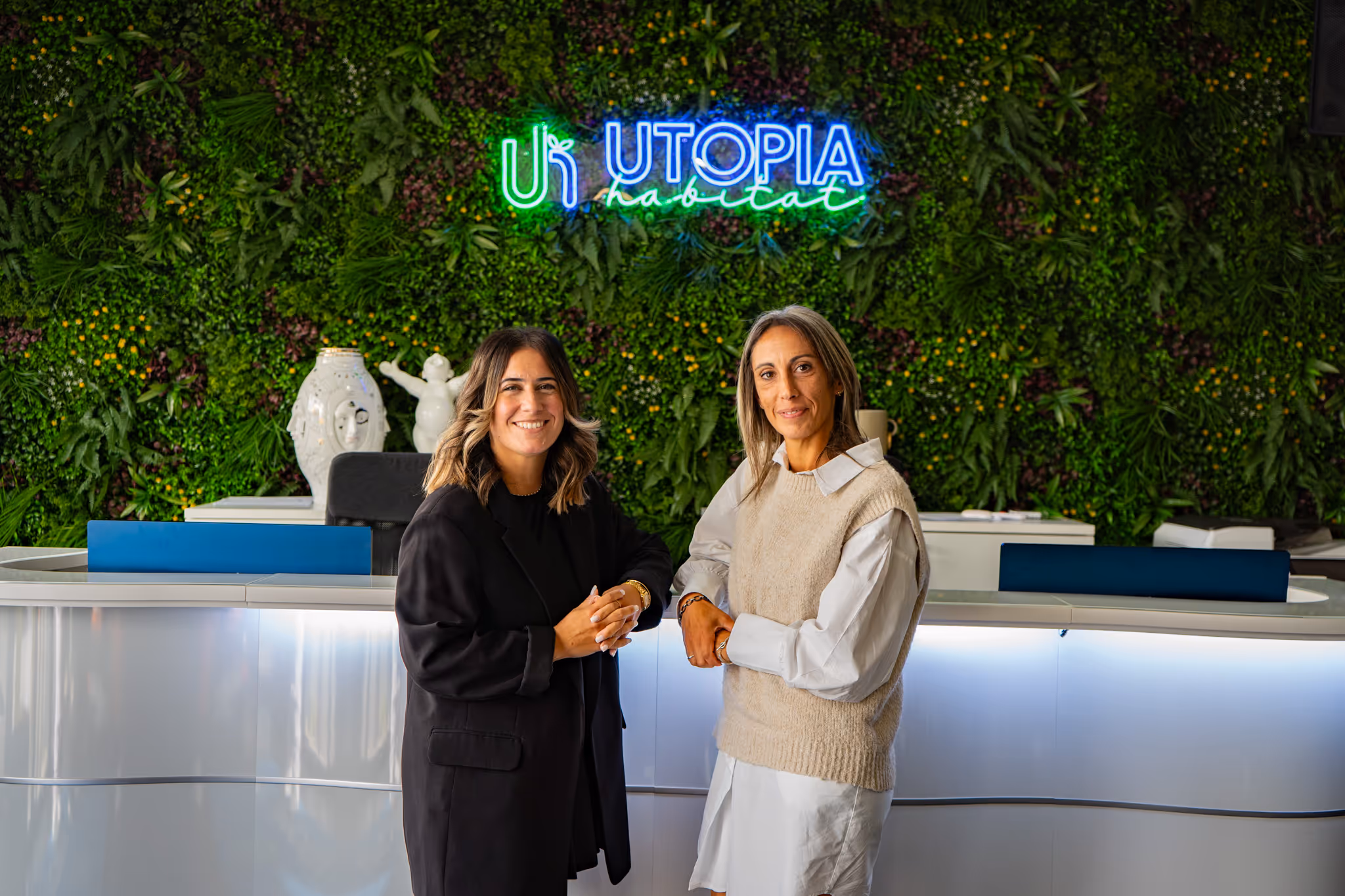 Les deux femmes de l'équipe administrative Utopia habitat