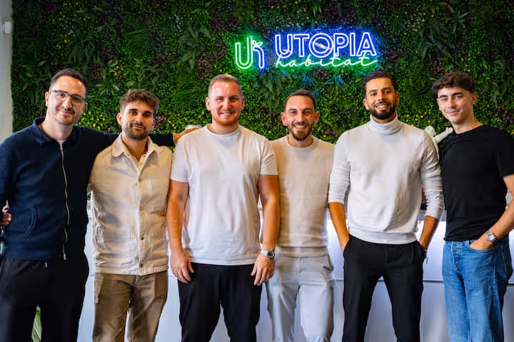 Les 5 personnes de l'équipe conseil Utopia habitat