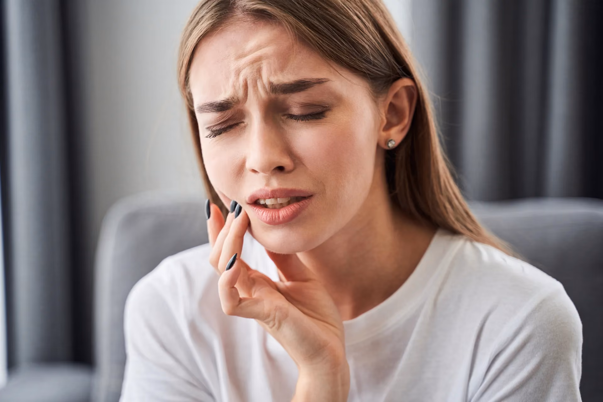 Why do my dental implants or upper teeth hurt during allergy season?