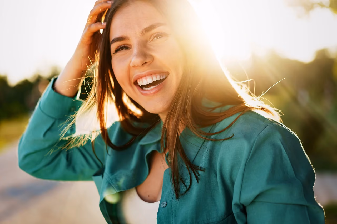 Can summer heat or seasonal habits damage dental crowns and veneers?