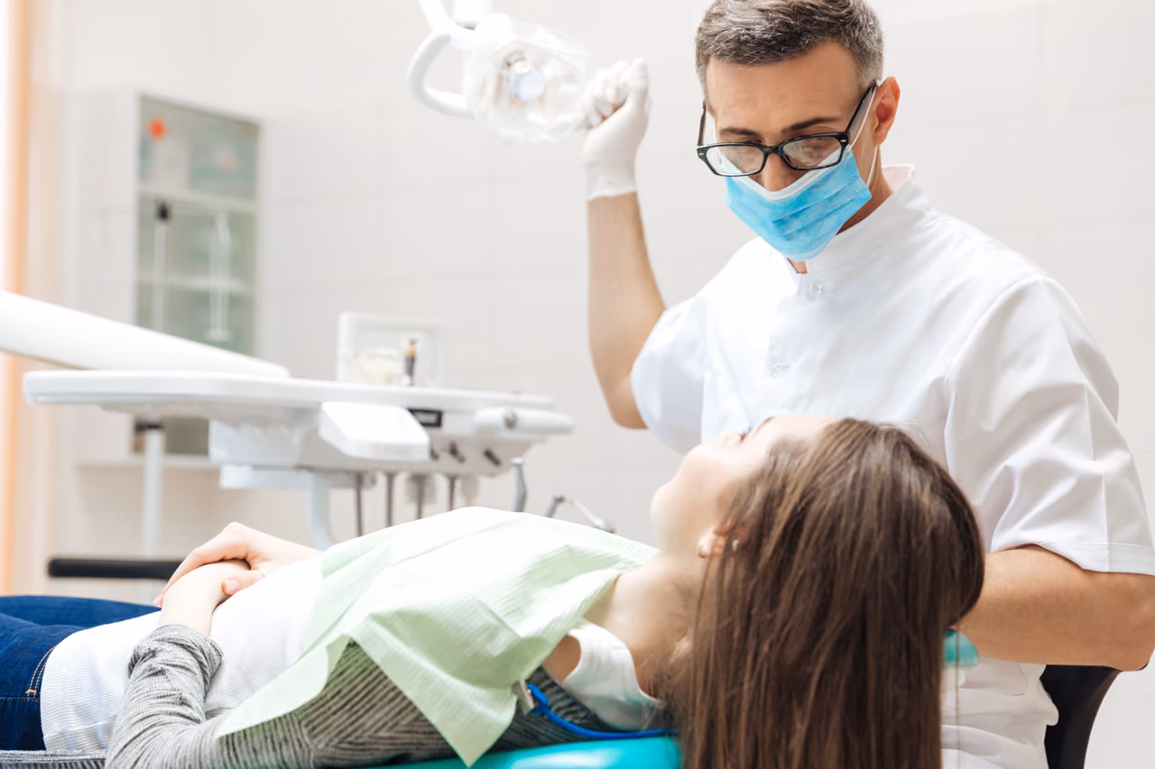When should you repair your dentures instead of replacing them?
