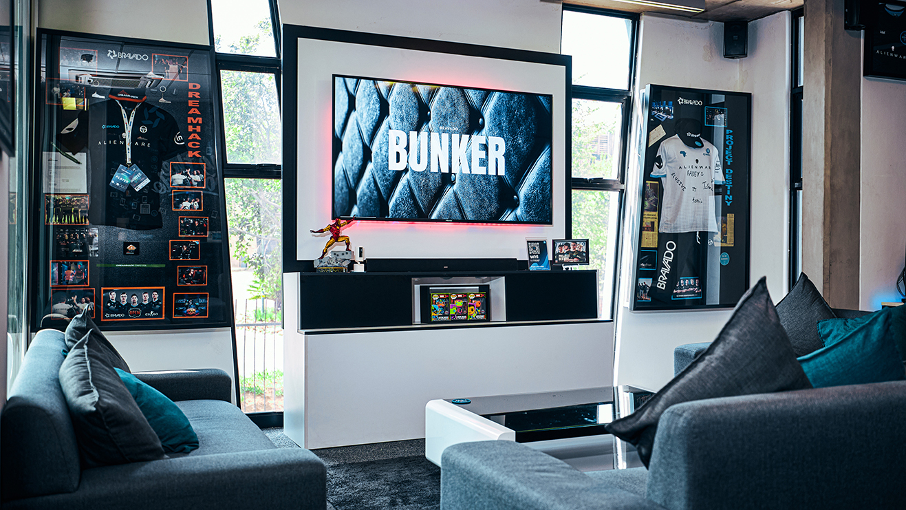 Large volume seating area with an integrated surround sound and TV system, ideal for client viewings or talent seating. Hire and rent the Bravado Bunker, a premium and one of the best studio facilities in Gauteng, Johannesburg for all your photo and video production requirements. 