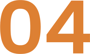 Große orangefarbene Zahl 04 auf weißem Hintergrund.