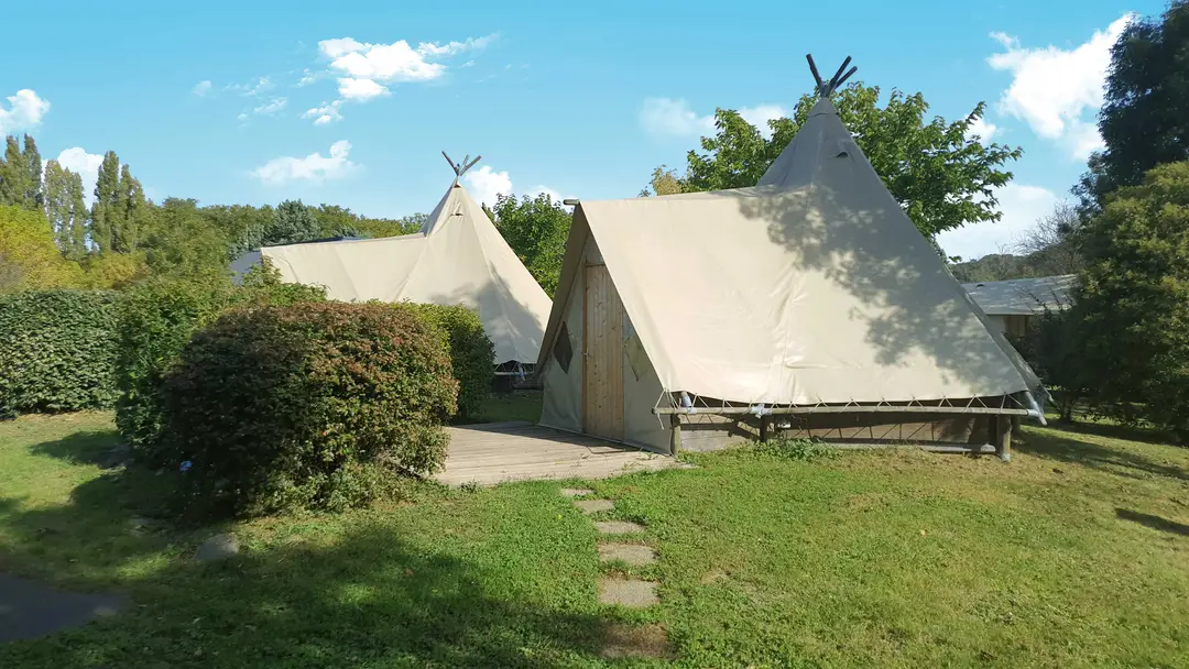 Tente tipi glamping en Sarthe, ambiance nature
