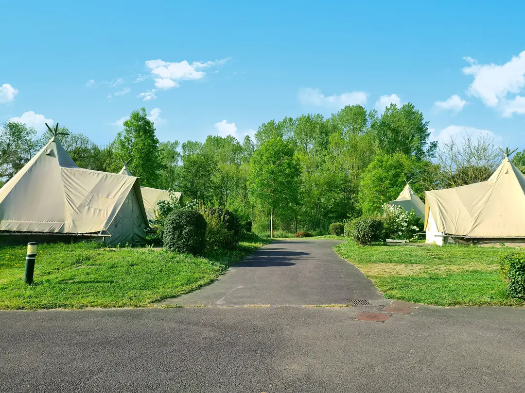 Comparatif des hébergements insolites au Camping Val de Braye en Sarthe