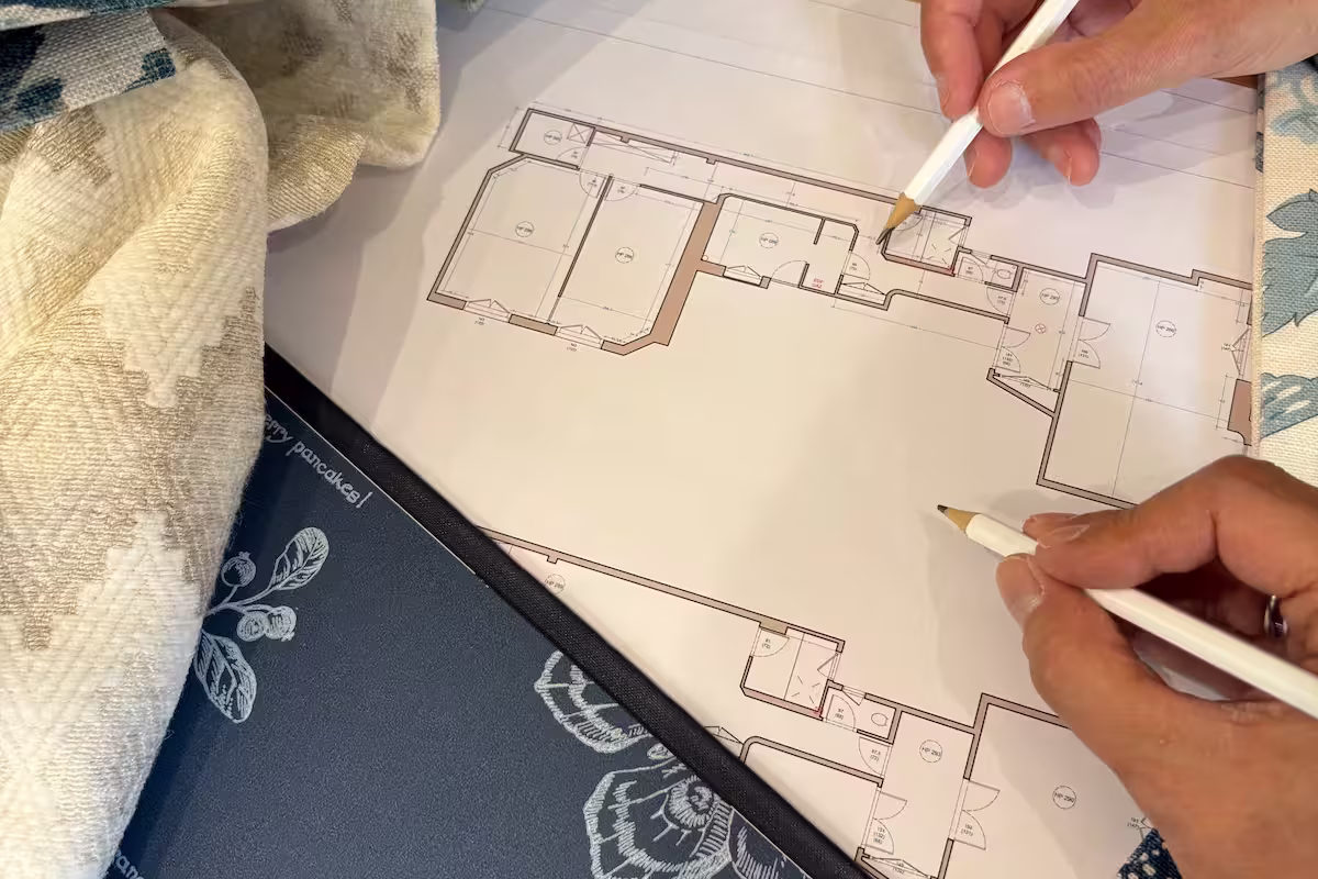 Collaboration au sein de l'équipe de Thomas Heagle, architecte d'intérieur à Paris
