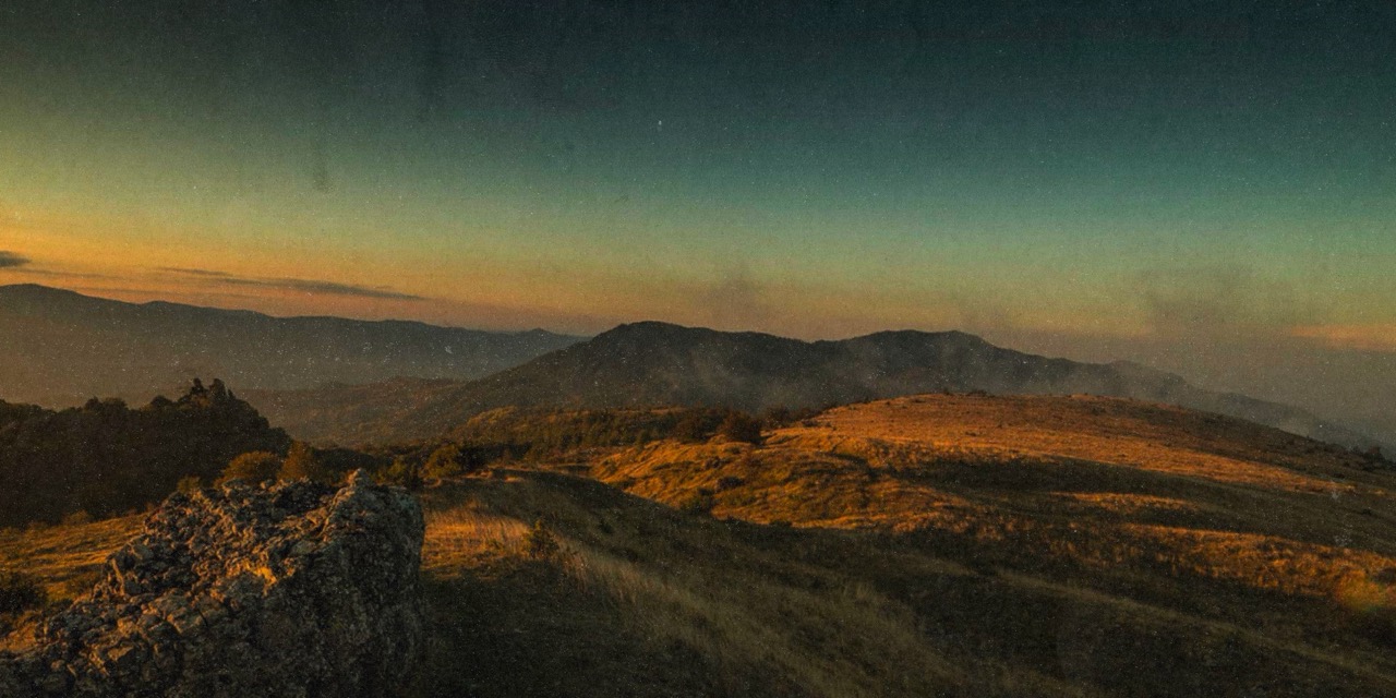 ALL'ALBA / HIKE, BREAKFAST & LIVE