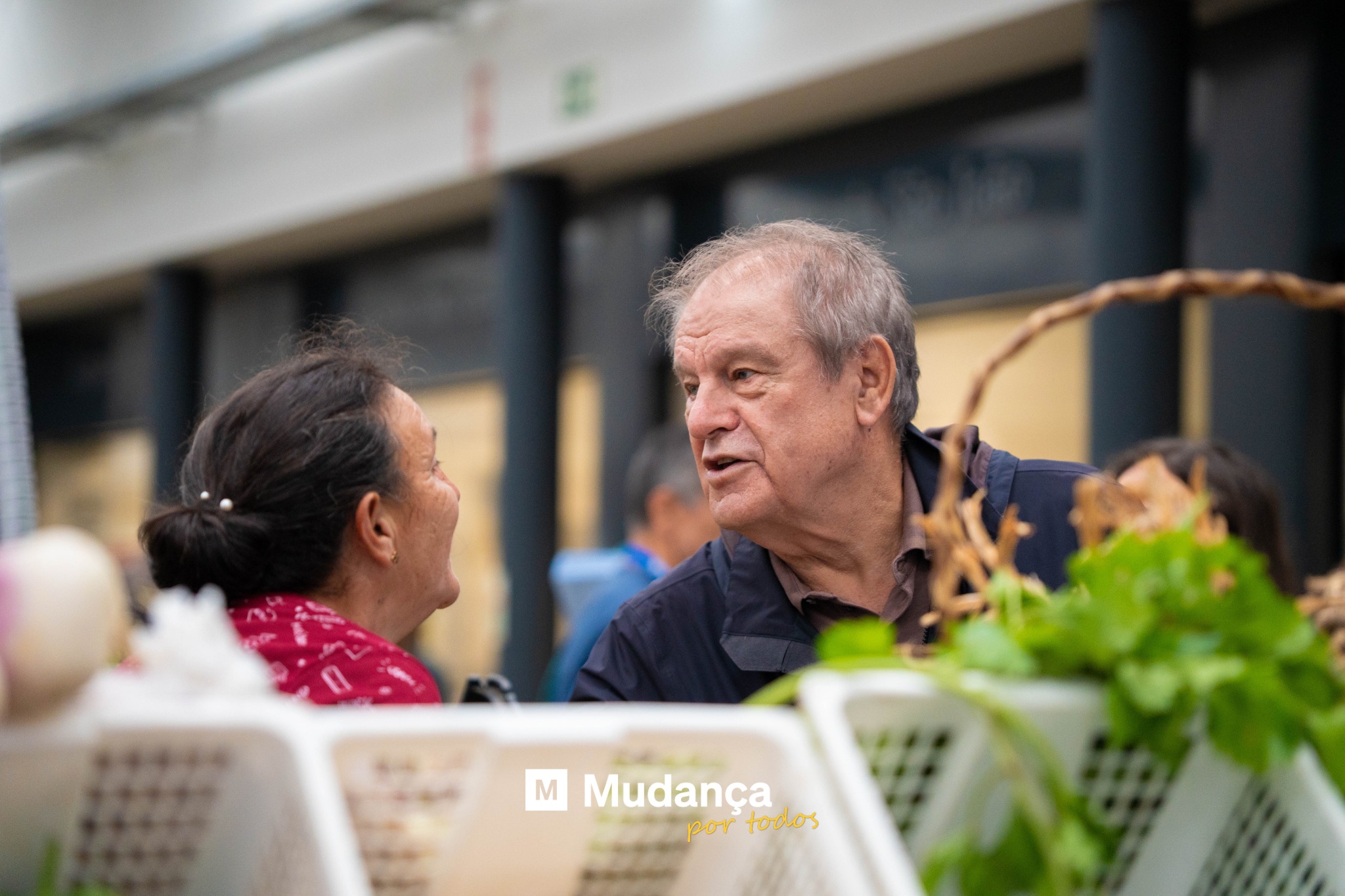 Pode ser uma imagem de 2 pessoas