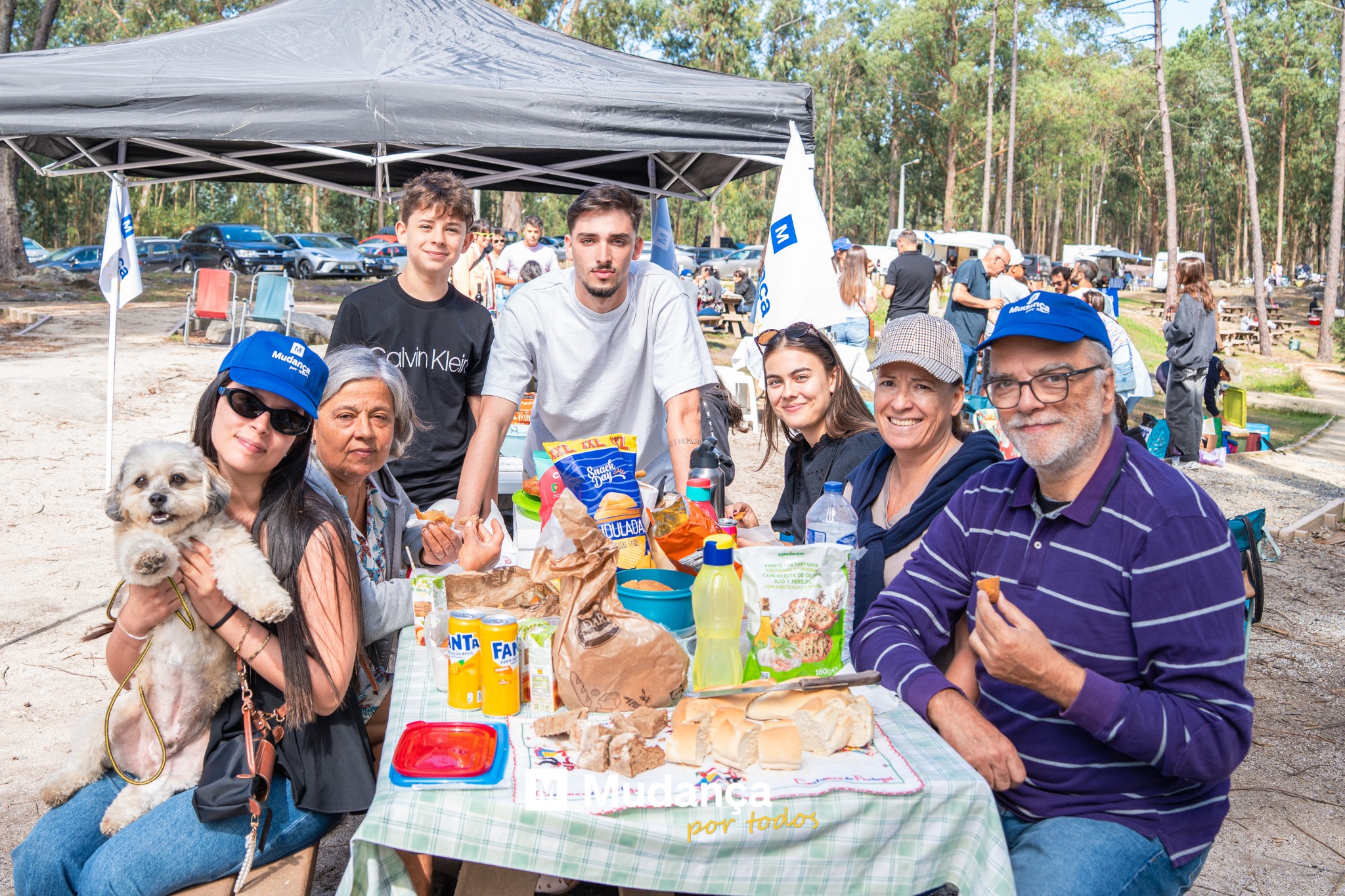 Pode ser uma imagem de 5 pessoas e a texto que diz "3 MUEa alvin CalvinKlei Klei አብረረ'ዉ i LILTL ሚ፡ 하마나 س LADA NTA -nda por portodos todos"