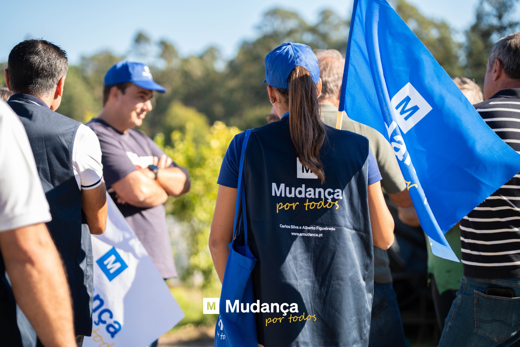 Pode ser uma imagem de 4 pessoas, pessoas a jogar golfe e a texto