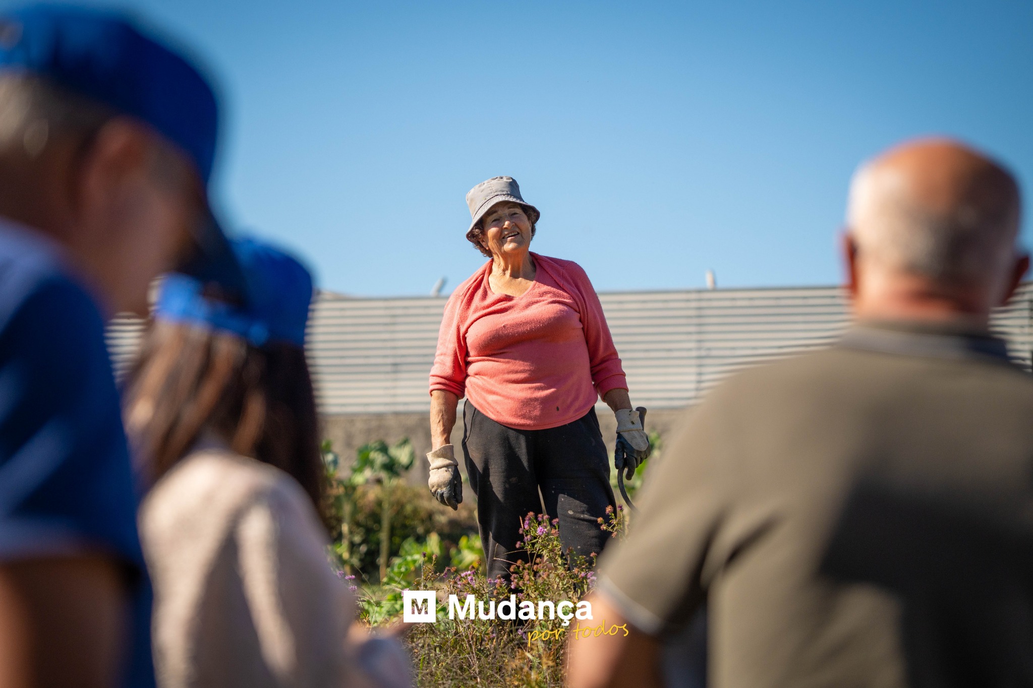 Pode ser uma imagem de 4 pessoas