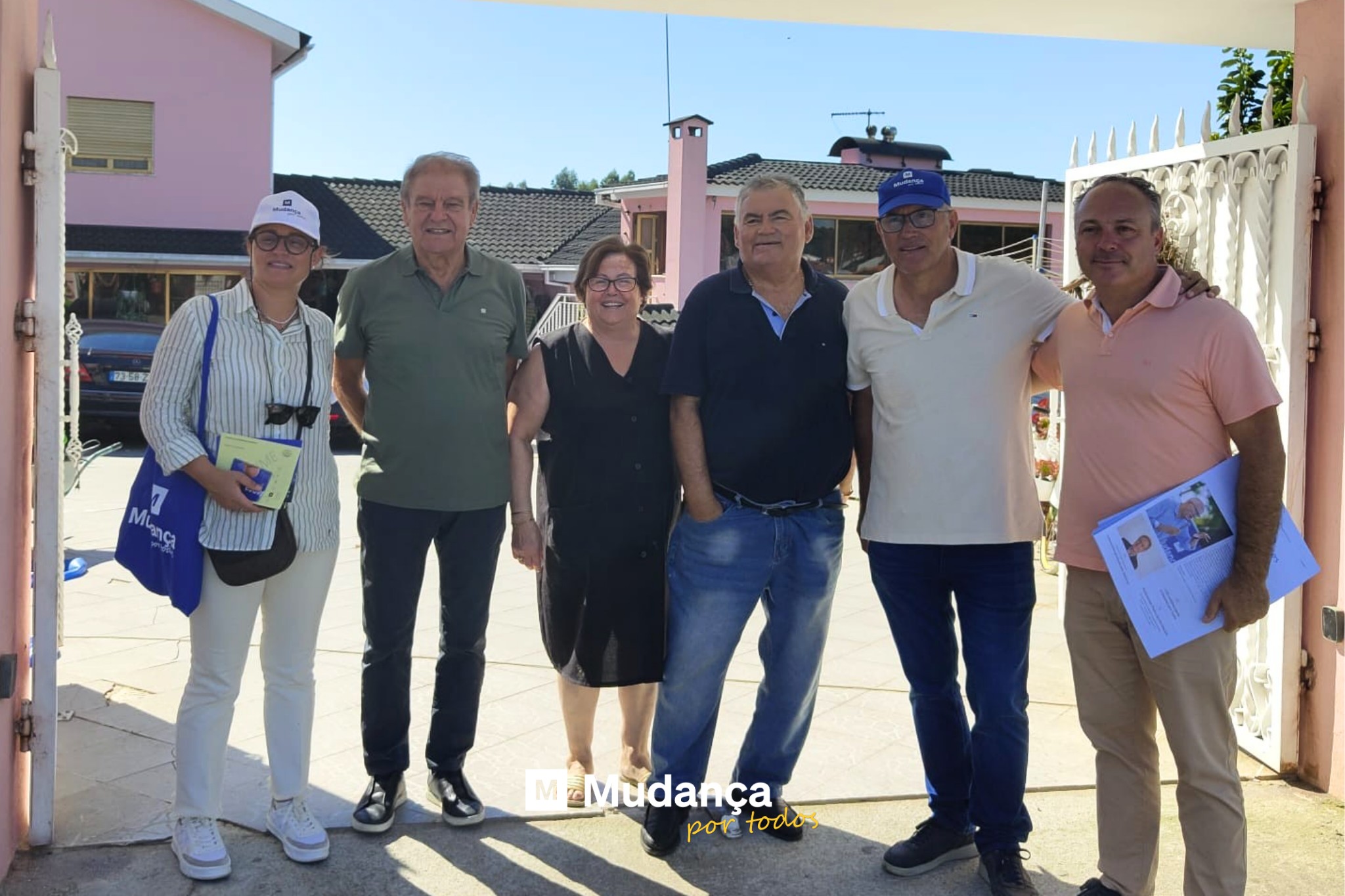 Pode ser uma imagem de 6 pessoas e a texto que diz "ن 대로 Mbsnç Mas သ၄ 원 M MaMudança por poretodos todo"