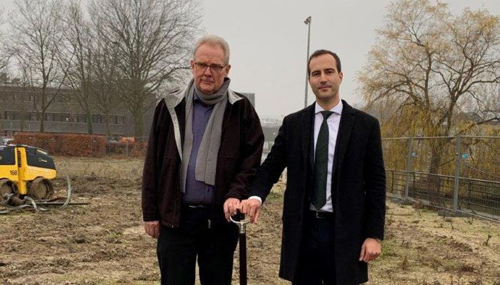 Første spadestik blev taget af borgmester Steen Christiansen og Daniel Hedemann Nielsen, ejendomsdirektør i Pædagogernes Pension.