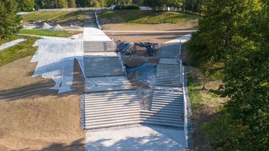 Infrastruktūros projekto vizualizacija statybų vietoje