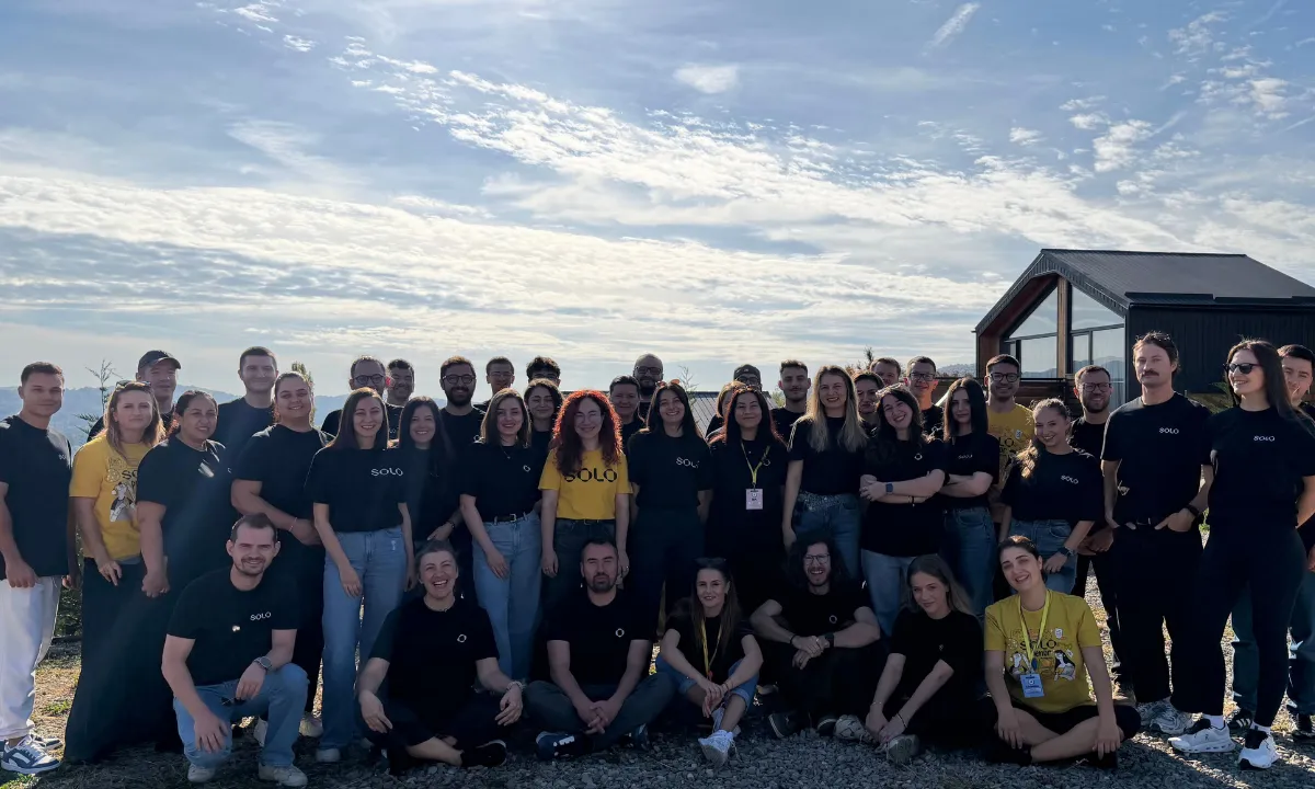 Echipa SOLO, fotografie de grup la munte