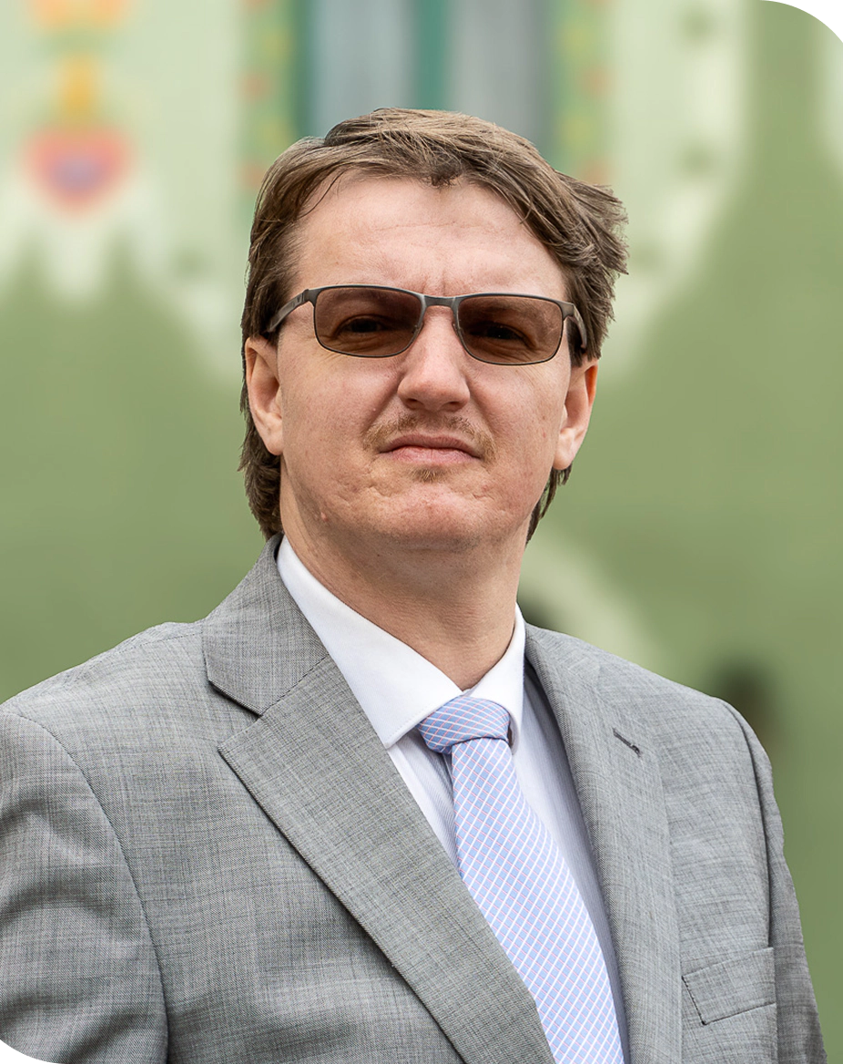 Ph.D., LL.M., Dr. Kádár Hunor